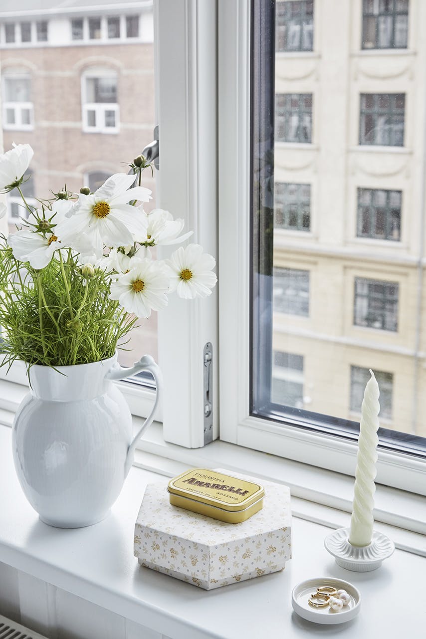 bjarnebisgaardbom220313 Hvid kande friske blomster